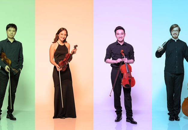 Fyra musiker med instrument Fotografi.